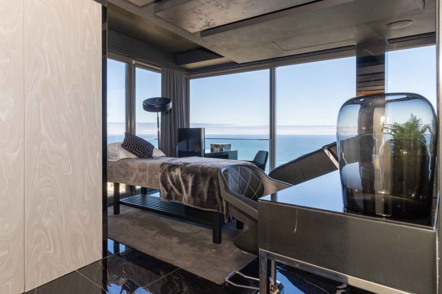 5 Bedroom Property for Sale in Clifton Western Cape